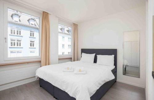 Sihlfeld Apartment | Downtown Deluxe Studio with Queen Bed BE-35