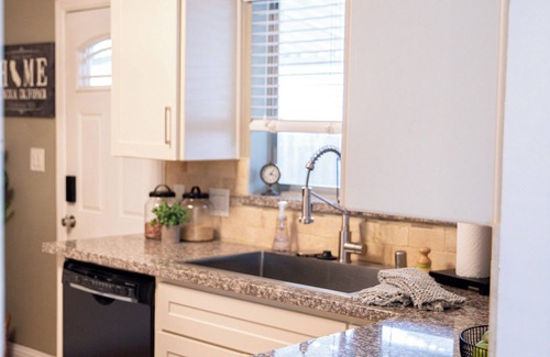 Downtown House | Downtown Dream House 3-bedroom house with AMENITIES!