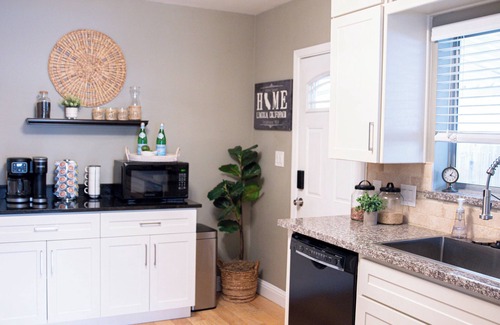 Downtown House | Downtown Dream House 3-bedroom house with AMENITIES!