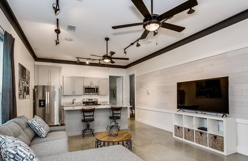 South Pensacola Apartment | Downtown Dreams Too now available in Historic North Hill