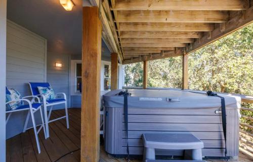 Duck House | Downtown Duck Resort Perks Ocean Views & Hot Tub