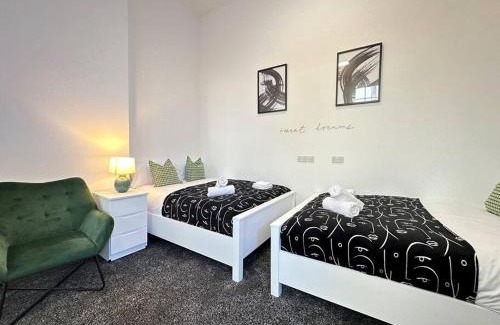 Dudley Apartment | Downtown Dudley Chic - Near Top Sights