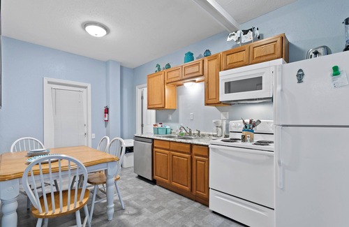 Downtown Dunedin Cottage | Downtown Dunedin Main Street Retreat