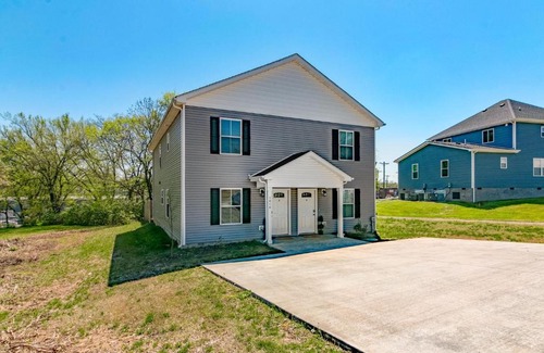 Clarksville House | Downtown Duo on Franklin (1010 Franklin St)