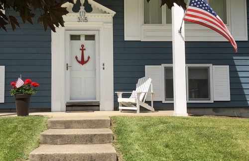 Grand Haven House | Downtown Duplex Upper with garage