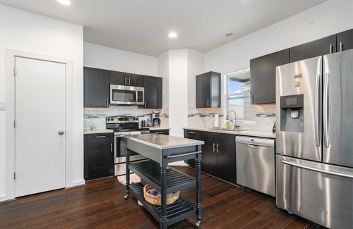 Eastside Promise Neighborhood House | Downtown - Family Pet Friendly - Remote Workers