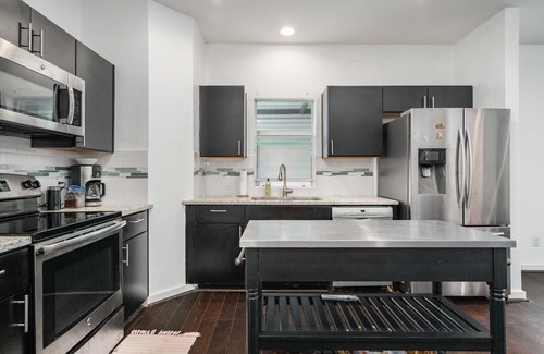 Eastside Promise Neighborhood House | Downtown - Family Pet Friendly - Remote Workers