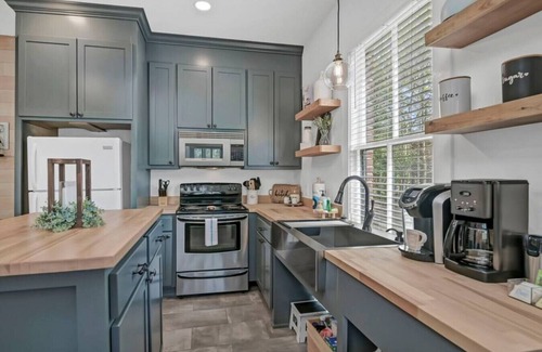 Columbia Apartment | Downtown Farm Charm | Modern 1BR | Mins to USC