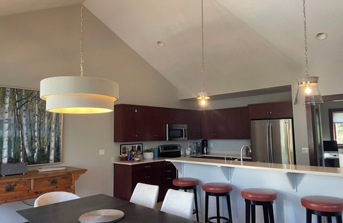 Fish Creek Condo | Downtown Fish Creek Luxury Getaway 3BR/2.5BA, Game Room, Elevator & Deck Views!