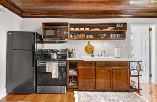 Downtown Apartment | Downtown Flat with Free Parking