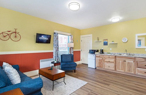 Friday Harbor House | Downtown Friday Harbor! Adults Only (CCS#1)