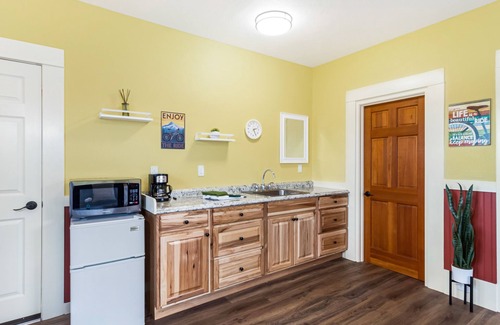 Friday Harbor House | Downtown Friday Harbor! Adults Only (CCS#1)