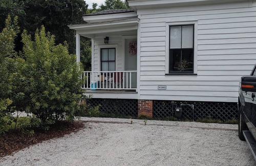 Historic District Apartment | Downtown Gem