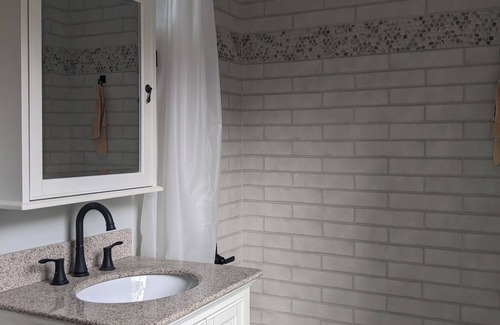 Historic District Apartment | Downtown Gem