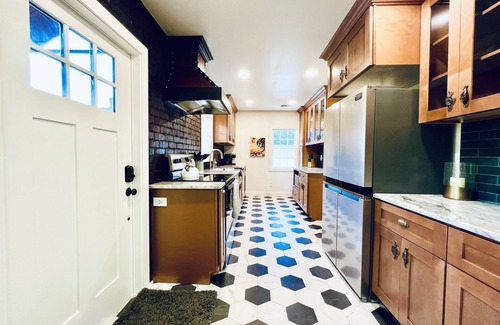 Murfreesboro House | Downtown Historic Speakeasy+Hot Tub+Sleeps 6