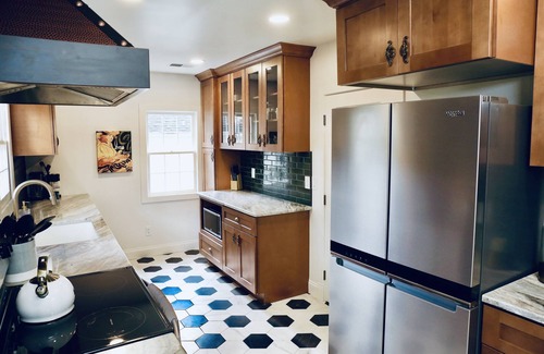 Murfreesboro House | Downtown Historic Speakeasy+Hot Tub+Sleeps 6
