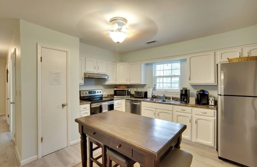 Beaufort House | Downtown Home w/Yard & BBQ - 6 Mi to Downtown!
