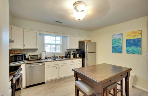 Beaufort House | Downtown Home w/Yard & BBQ - 6 Mi to Downtown!