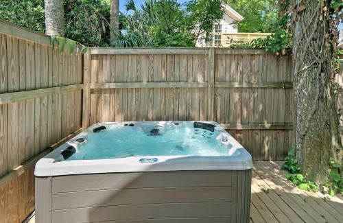 Lincolnville House | Downtown Home with Hot Tub, BBQ, Near Ice Plant!