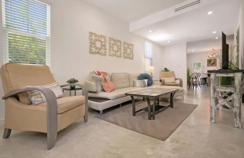 Lincolnville House | Downtown Home with Hot Tub, BBQ, Near Ice Plant!