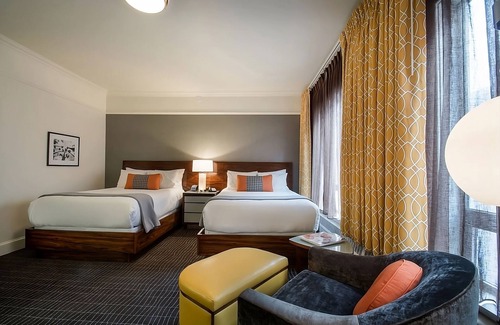 Downtown Portland Hotel | Downtown Hotel! 4 Relaxing and Modern Units, Art Gallery, Pets are Welcome!