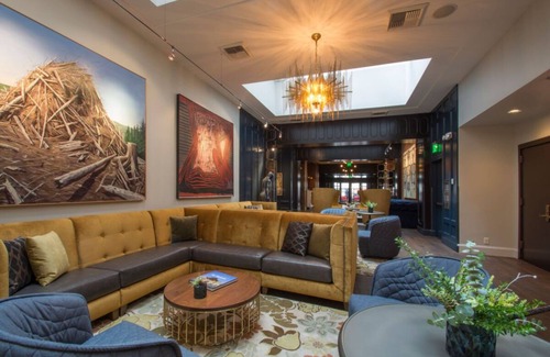 Downtown Portland Hotel | Downtown Hotel! 4 Relaxing and Modern Units, Art Gallery, Pets are Welcome!