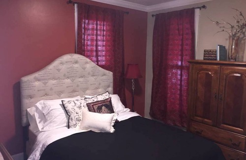 Old Town West House | Downtown House (Main Level) in the Heart Of FoCO (30 Day Min)