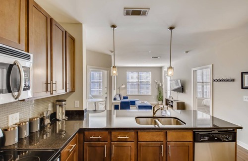 The Gulch Condo | Downtown in the Gulch - Spacious 2bed/2bath - Walk to Broadway!