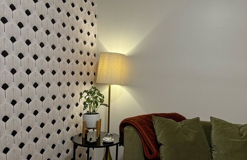 Historic Downtown Apartment | Downtown Jersey City Gem! 2bd/1bth Quiet Duplex w Backyard. 10 min from NYC!