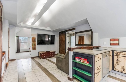 Northeast Kansas City House | Downtown KC - Central Location - 1 bed Oasis