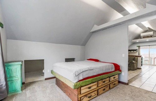 Northeast Kansas City House | Downtown KC - Central Location - 1 bed Oasis