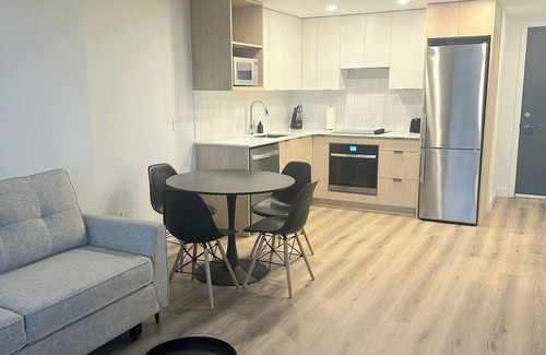 North End Condo | Downtown Kelowna Modern 1 Bed 1 Bath Condo + Parking.