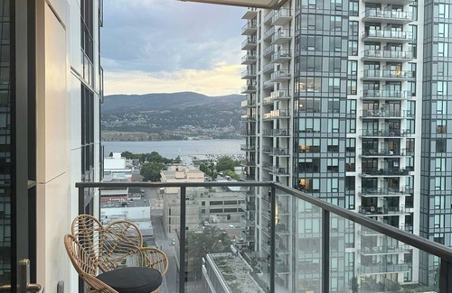 North End Condo | Downtown Kelowna Modern 1 Bed 1 Bath Condo + Parking.