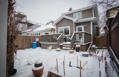 West Edmonton House | DOWNTOWN KINGBED 4Br FIREPLACE BIKELANE