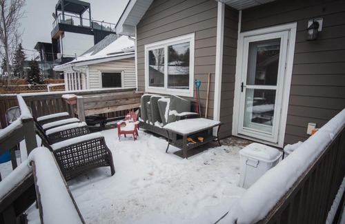 West Edmonton House | DOWNTOWN KINGBED 4Br FIREPLACE BIKELANE