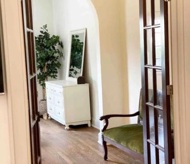 Downtown Knoxville Apartment | Downtown Knoxville Gem with King Bed and Free Parking