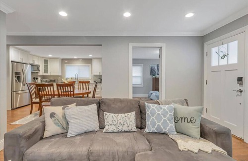 Northside House | Downtown l 2 Bedroom l Sleeps 4 l Convenient