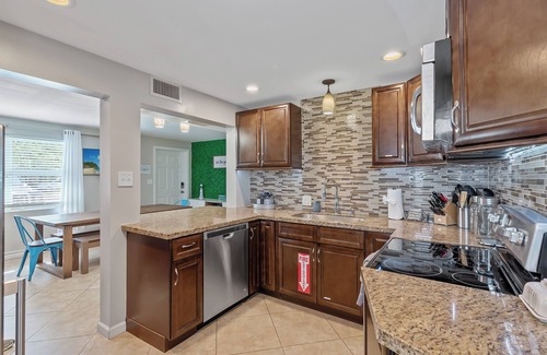 Croissant Park House | Downtown Lauderdale Oasis