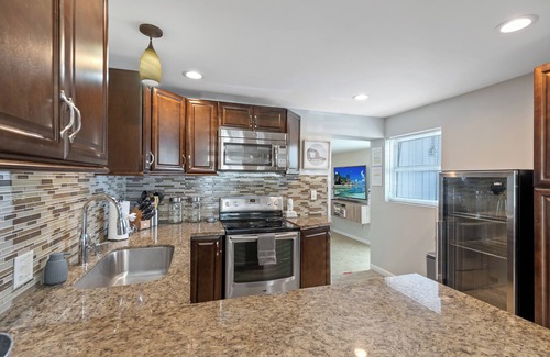 Croissant Park House | Downtown Lauderdale Oasis