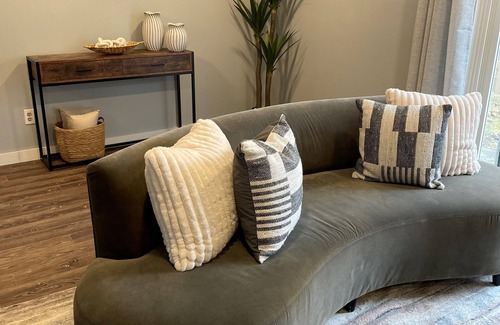 Guelph House | Downtown Living: Modern Renovated Townhome Escape
