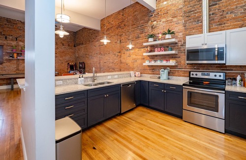 Central Business District Apartment | Downtown Luxury Industrial Loft/13-Ft Ceilings/Walkable