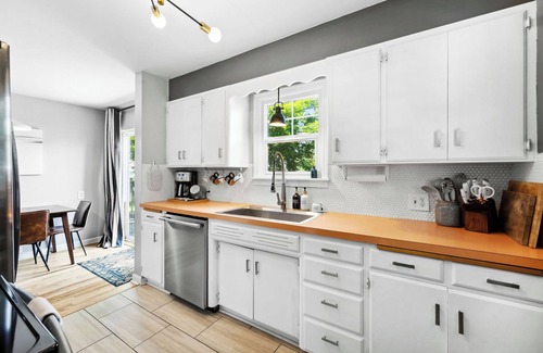 Garden District House | Downtown mid-century home with pet friendly, fenced yard. Sleeps 7