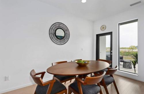 North Capitol House | Downtown Modern Condo 1 Mi To Broadway, Park Free