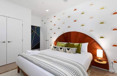 North Capitol House | Downtown Modern Condo 1 Mi To Broadway, Park Free