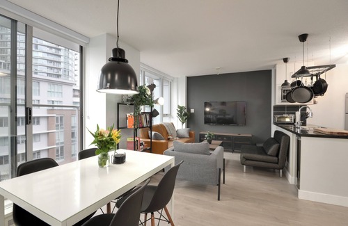 Crosstown Condo | Downtown Modern-Industrial Condo 2bd/2bth + Parking