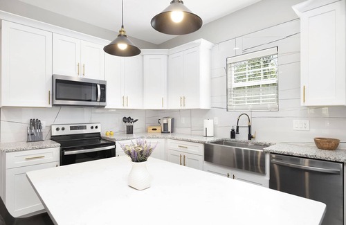 Concord House | Downtown Modern Living!