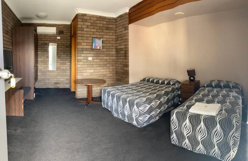 Wollongong Hotel | Downtown Motel