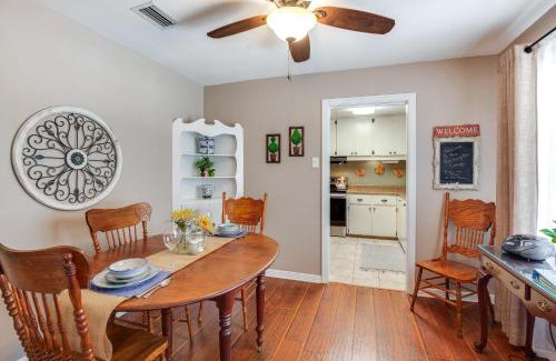 Mount Dora House | Downtown Mount Dora Cottage Walk to Everything!