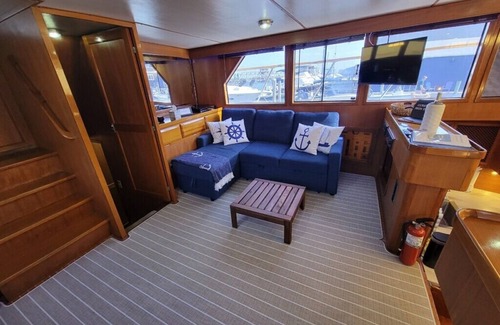 Mystic Boat Rental | Downtown Mystic River Yacht with Sweeping Views