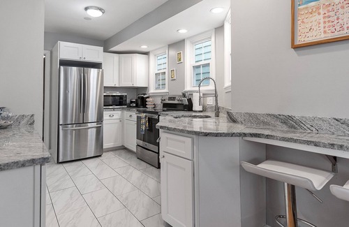 Yachting Village Condo | Downtown Newport Luxury on Thames, 2BR, Sleeps 6 - Walk to Everything